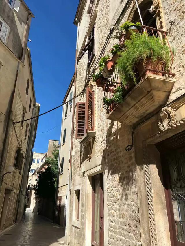 巴尔干半岛和阿尔巴尼亚,伯罗奔尼撒半岛和巴尔干半岛