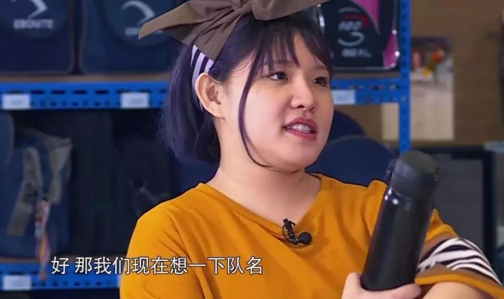 卖假包骗闺蜜！被虚荣心毁掉的女星丁小芹，从康熙女神沦为罪犯