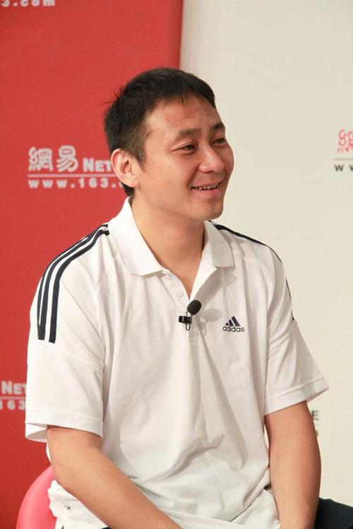 ​足球名宿曾与跳水皇后热恋4年，分手后娶嫩模，因拘役引发热议