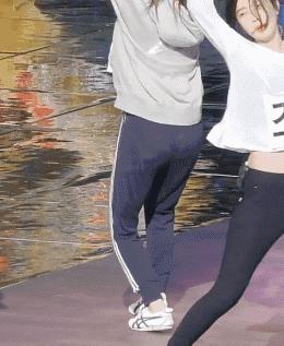 搞笑gif给你们表演个滑翔式刹车,搞笑灌篮动态图