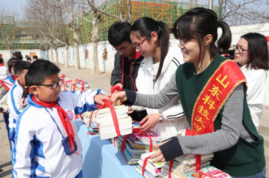 名媛速成班小孩,少儿名媛速成班走红10天收费10万