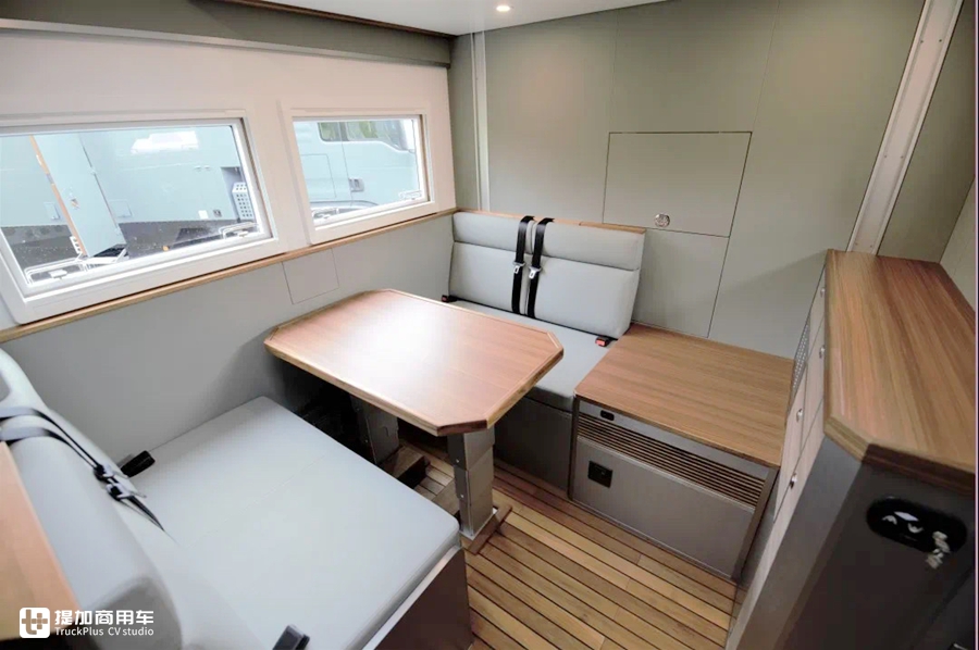 乌尼莫克和阿莫迪罗房车哪个大,阿莫迪罗乌尼莫克u5000房车