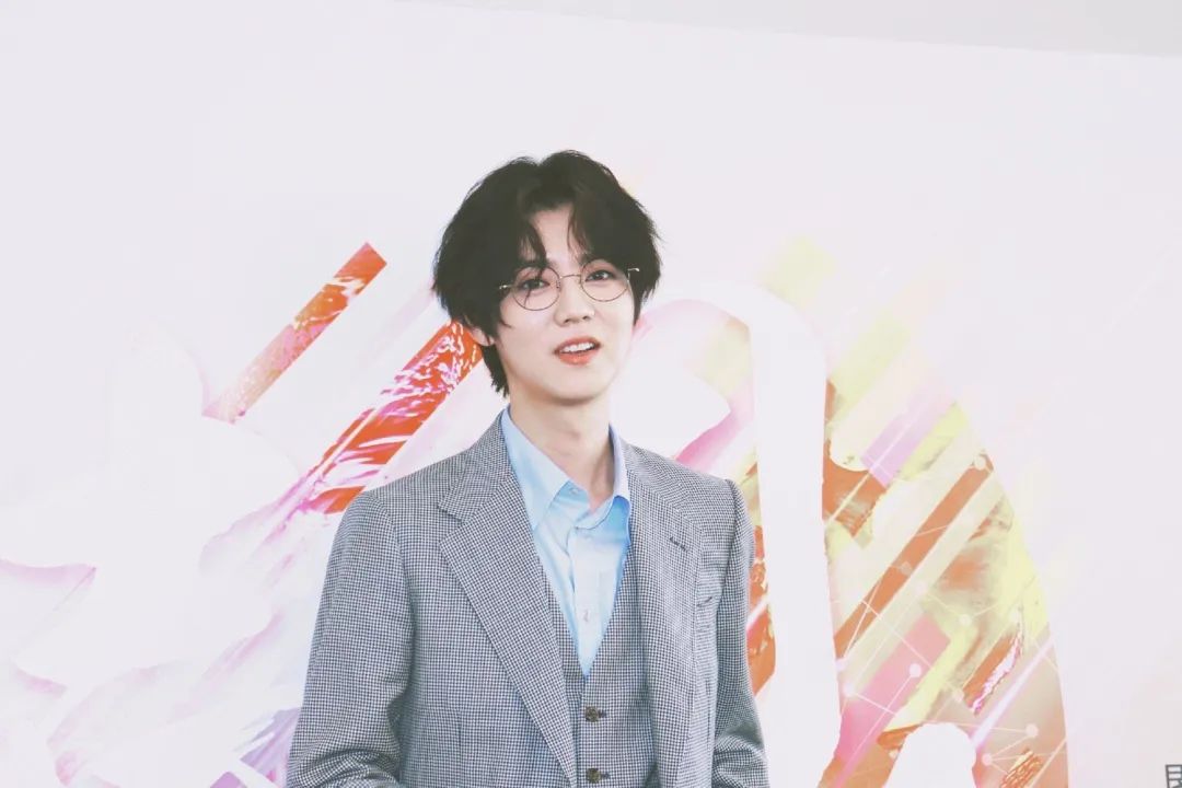 鹿晗温柔而强大,鹿晗温柔坚定的小鹿