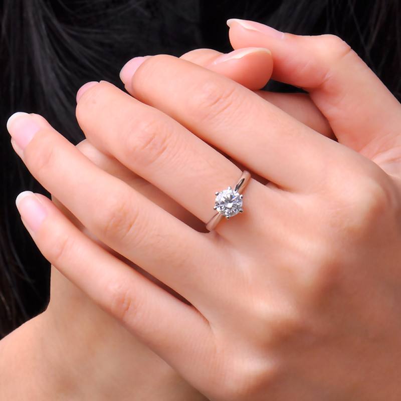 女生怎么选择合适的尺寸的戒指,不知道女生手指多粗怎么挑选戒指