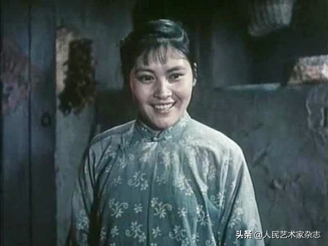 她是80年代长影厂当家花旦，19岁因报幕被选中出演平原游击队，中年无戏可拍，复出电影由钟南山担任顾问