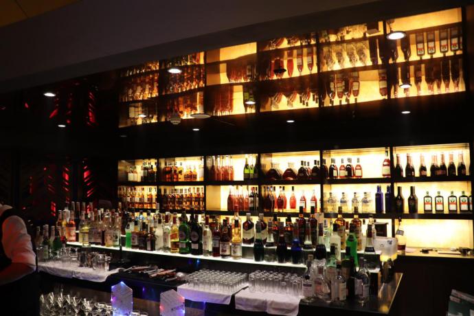 鏉ivehouse鍚瓕,鏉ivehouse闊充箰涓婚閰掗鍥㈣喘