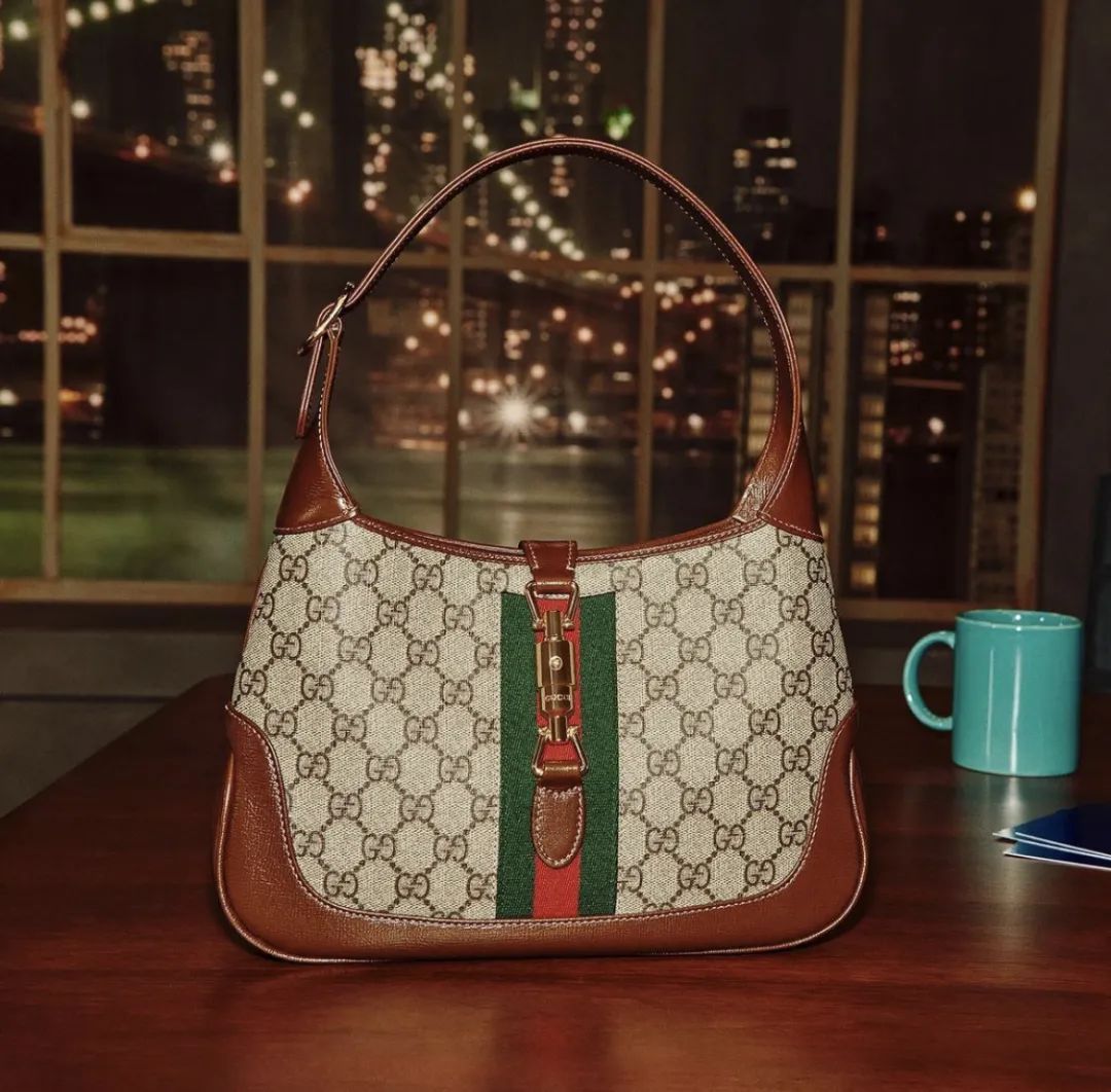 复古辣妹腋下包小众质感新月包,意大利腋下包推荐小众高级款