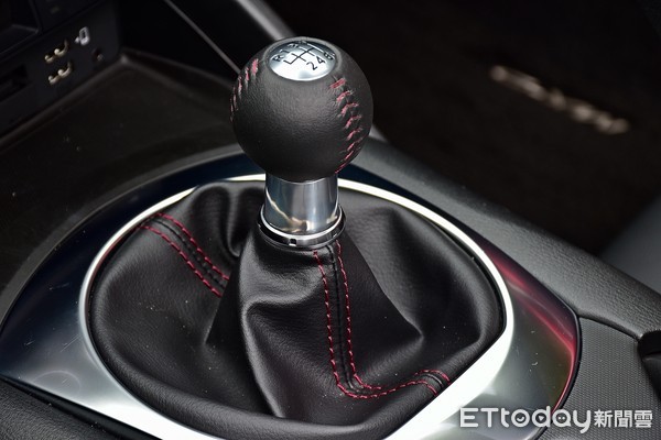 马自达mx-5miatasport,马自达mx5手动软顶敞篷试驾评测