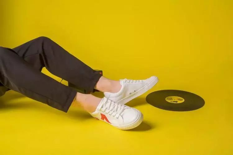 永不过时小白鞋视频,永远不过时经典款鞋