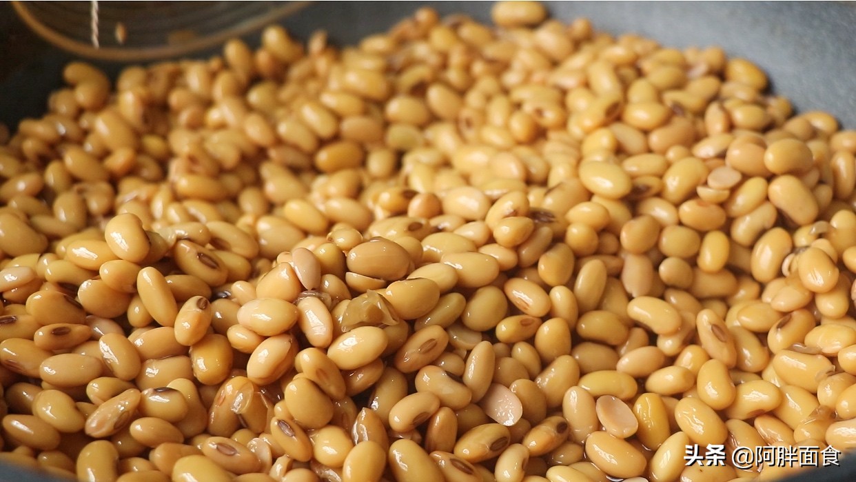 最简单的熬黄豆酱的做法,快速熬制黄豆酱的做法