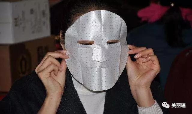 敷面膜的时候面膜纸要扔掉吗,敷面膜外面的塑料纸扔掉吗