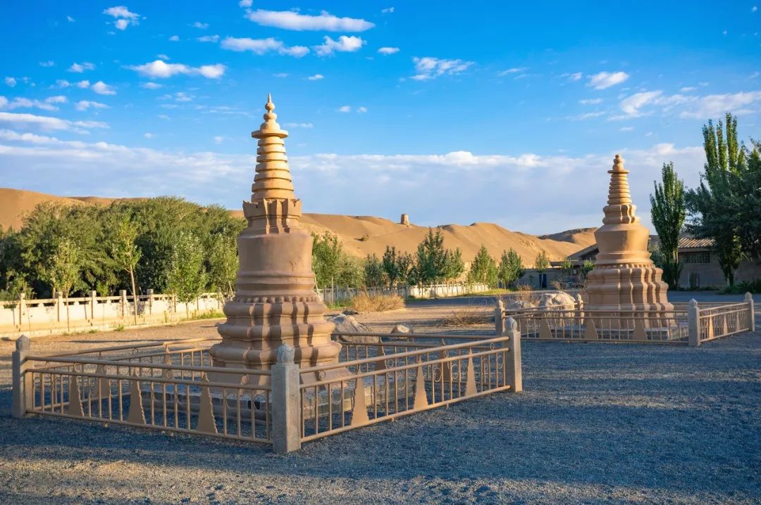 甘肃敦煌什么地方有沙金,敦煌莫高窟在甘肃的什么地方