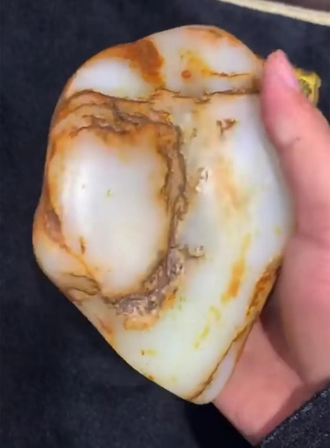 籽料伪装者视频 (俄料仿籽和田籽料的区别)