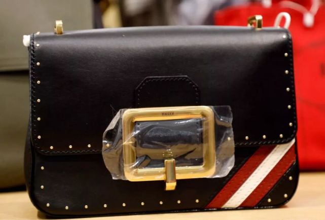 奥莱名品折扣店是正品吗,奥莱国际购物中心大牌专柜在哪