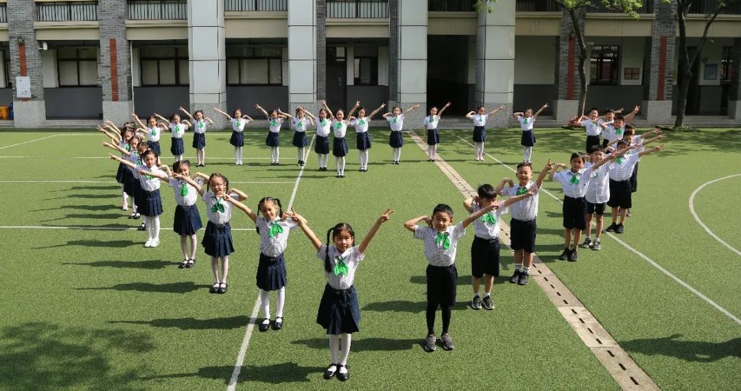 萌娃们终于复学啦!来看今天小学、幼儿园的现场图→