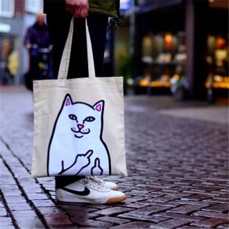 你穿的衣服这么土是大妈风吗,为啥我穿衣服总是那么土