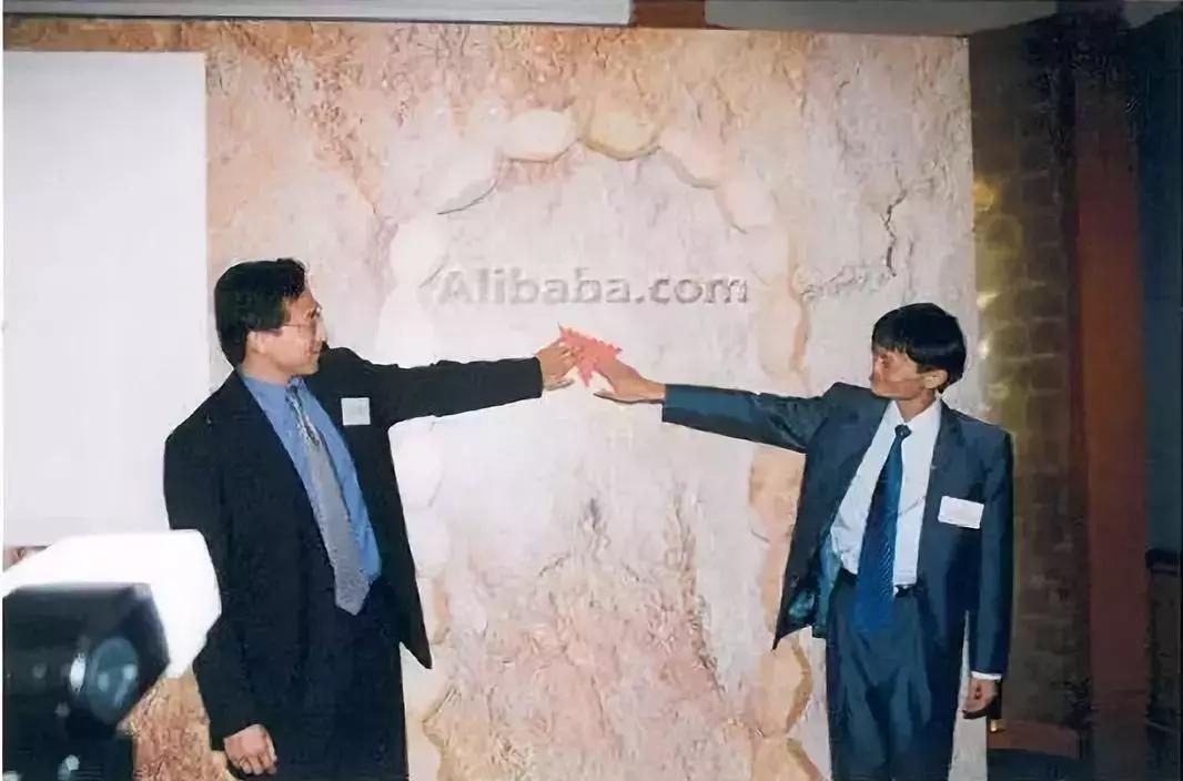 现在的2019年像极了1999年,为什么1997年和2018年令人怀念