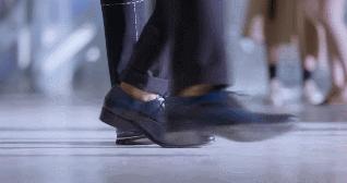 杨烁从年轻到现在颜值变化,杨烁是帅还是有魅力