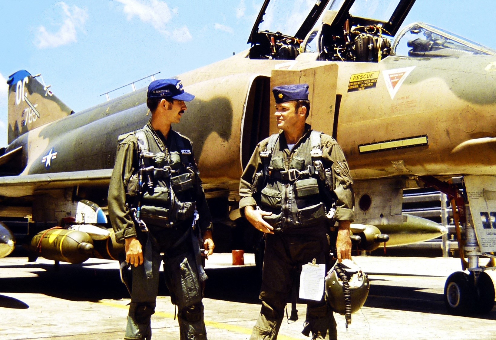 “我们被击中，正在下坠”——美军“鬼怪II”飞行员的越南回忆