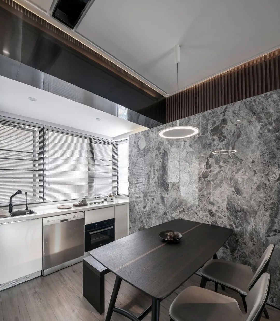 家里装中央空调得多少钱,中央空调建议装么