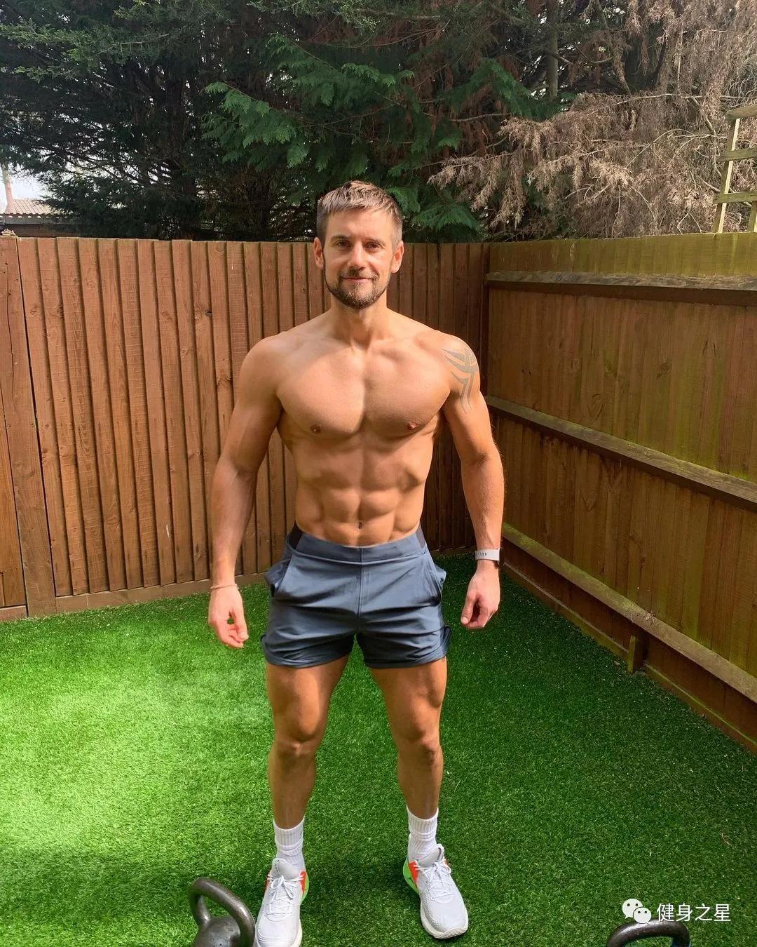 神似top的腹肌男,酷似海王的男模