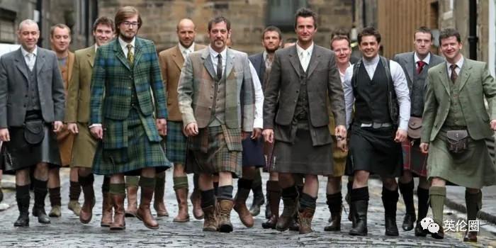 街头斗殴、醉酒裸奔...一大波短裙男子不顾警告涌入伦敦