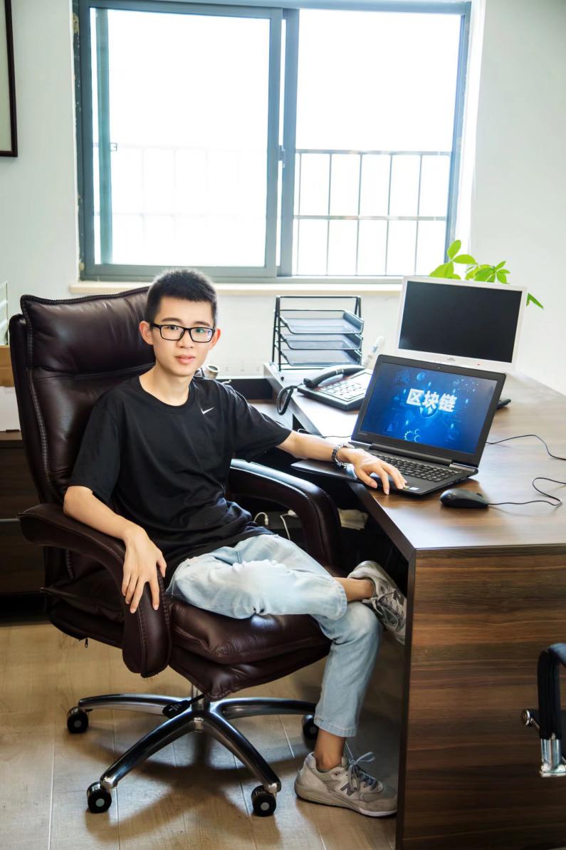 马云点赞！河南98年农村娃：高中挣百万，19岁公司估值2个亿！