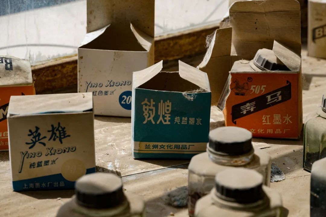 东北大妞拍废墟,东北大妞年轻照片