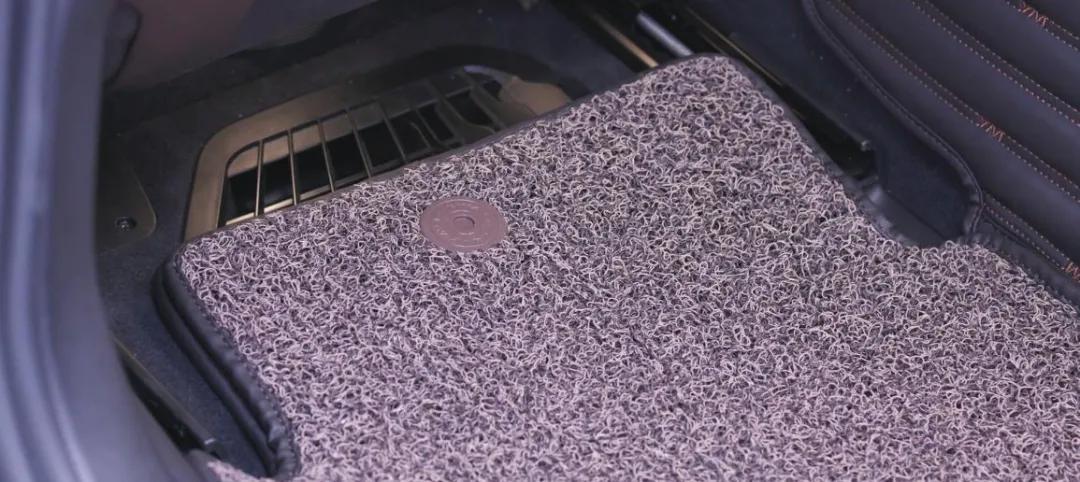 为什么开宝马要用原厂脚垫,宝马原厂是全包围脚垫吗