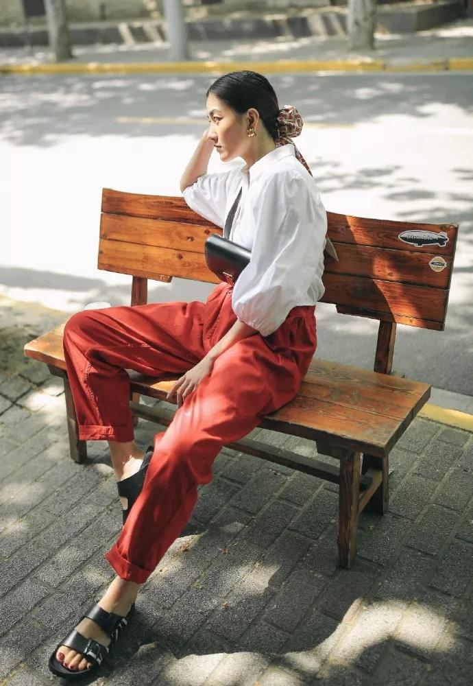 最新款的腰包简单一点,斜挎腰包最值得入手的大牌