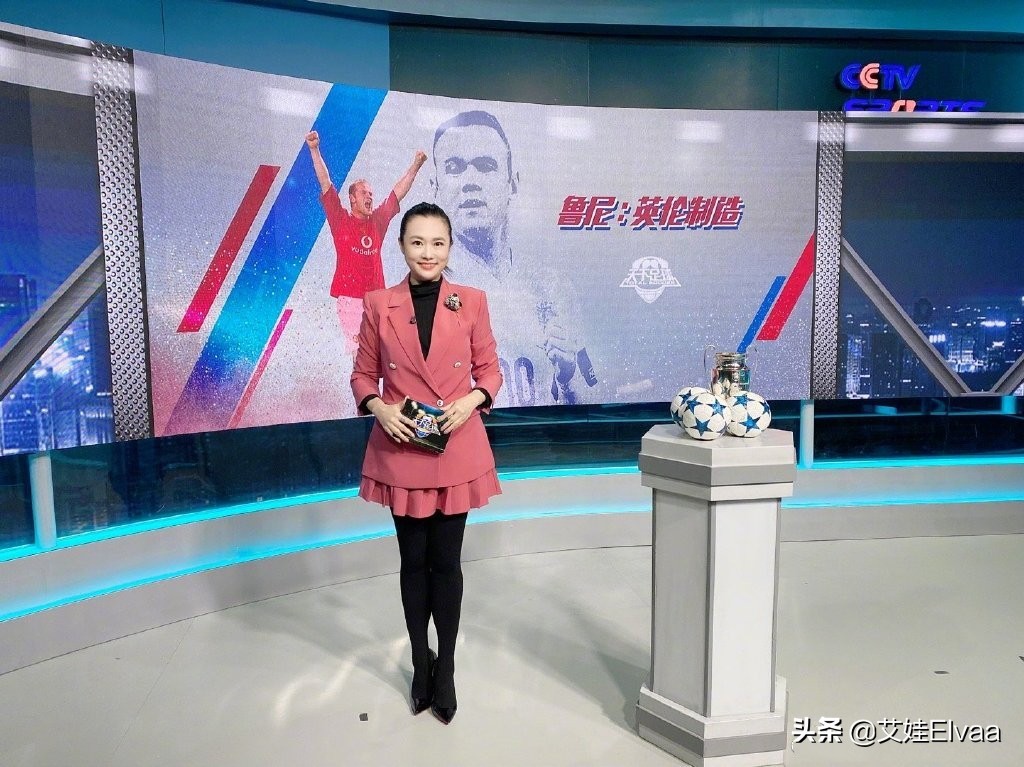 主持人王曦梁连衣裙,王曦梁高跟鞋主持天下足球