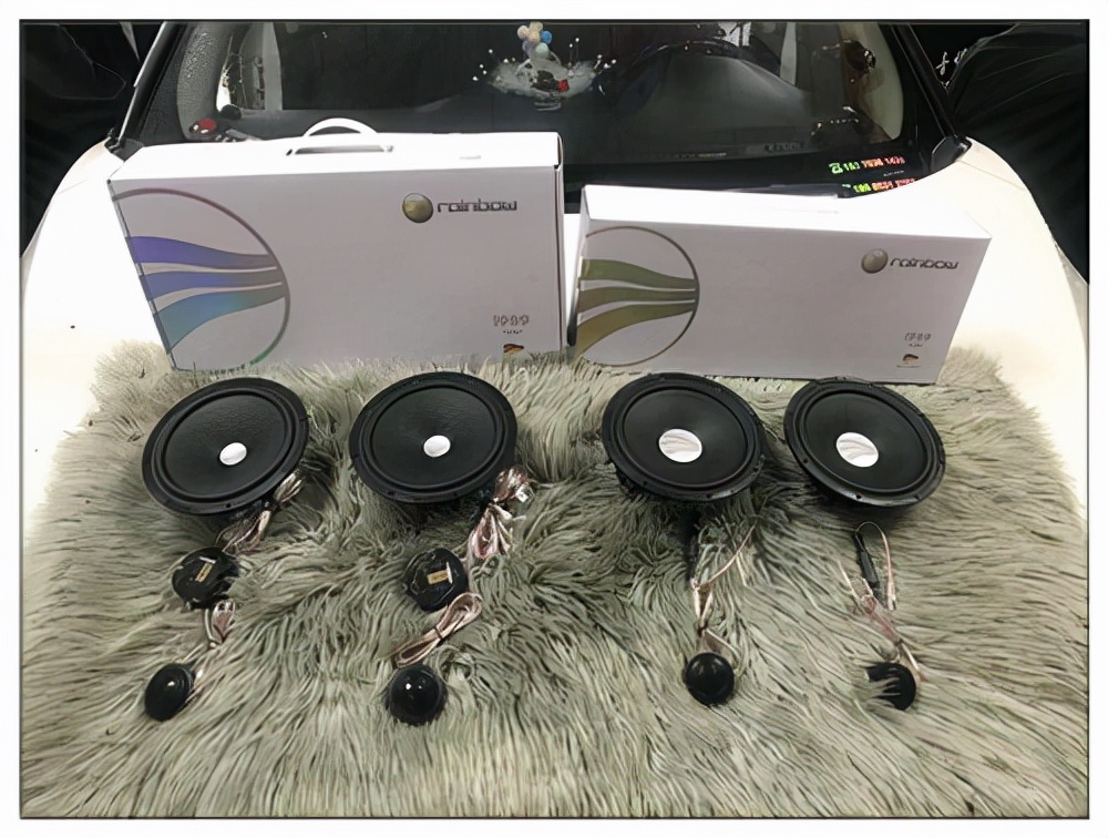 昆山汽车音响改装低音炮,尼桑蓝鸟音响