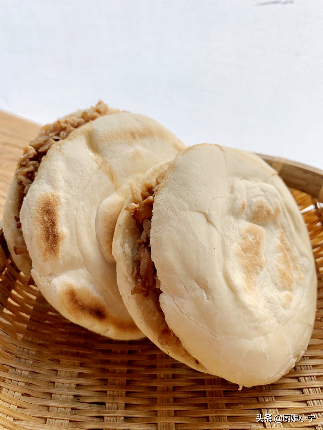 白吉馍和潼关肉夹馍的做法全过程,早餐别再吃油条包子