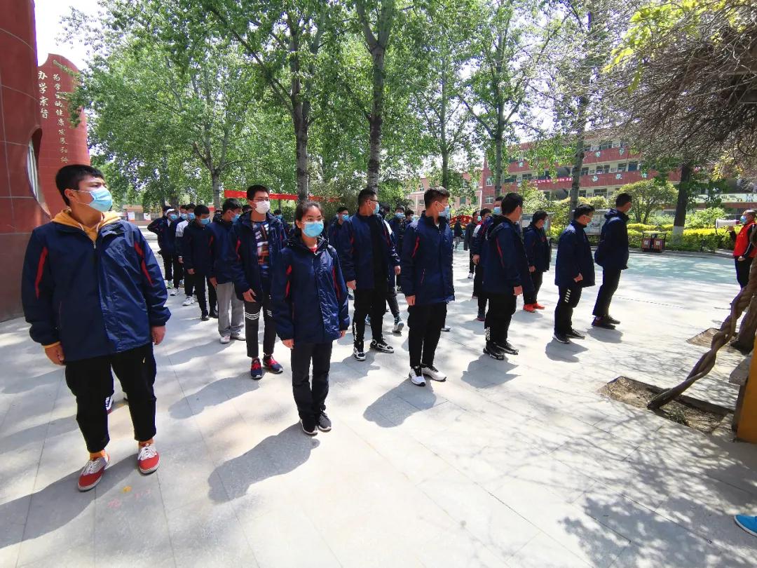 各学校开学第一天的报到情况,开学第一天的视频幼儿