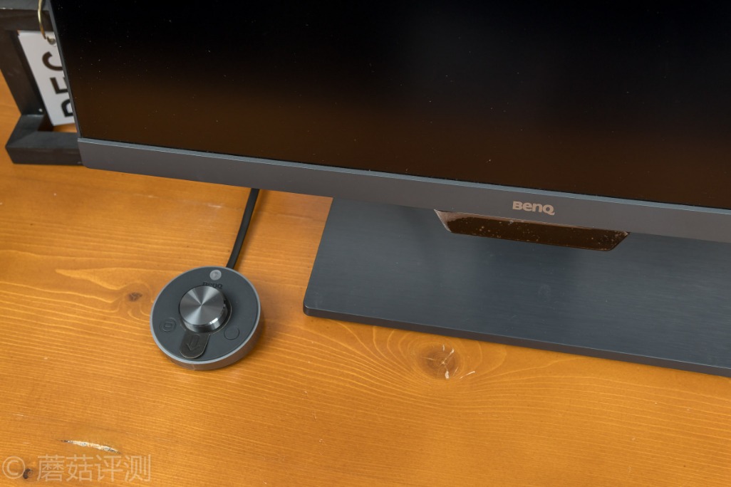 明基screenbar屏幕挂灯效果,明基显示器屏幕挂灯