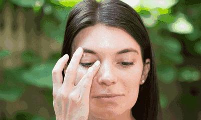 爱长脂肪粒适合用哪种眼霜,用了雅诗兰黛眼霜长脂肪粒