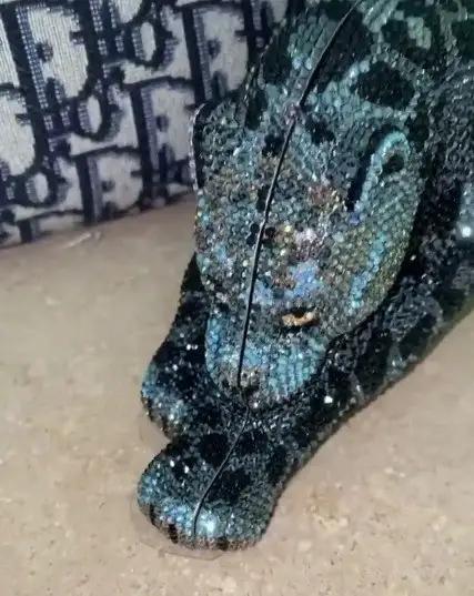 卡戴珊送妈妈生日礼物,卡戴珊送给瓦妮莎礼物