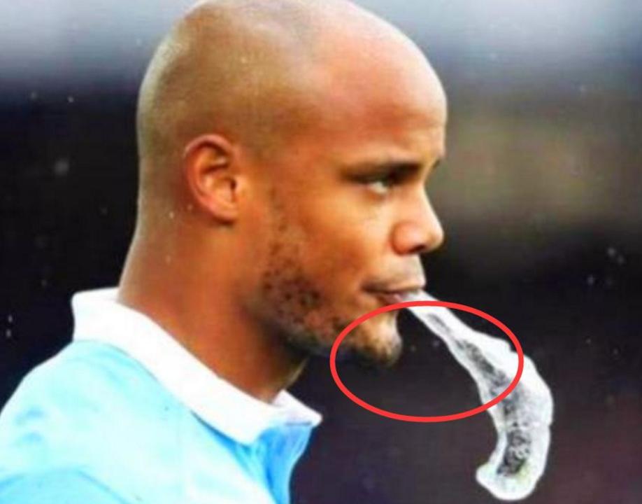 为什么足球运动喝了水要吐出来,足球运动员喝饮料喝完吐了