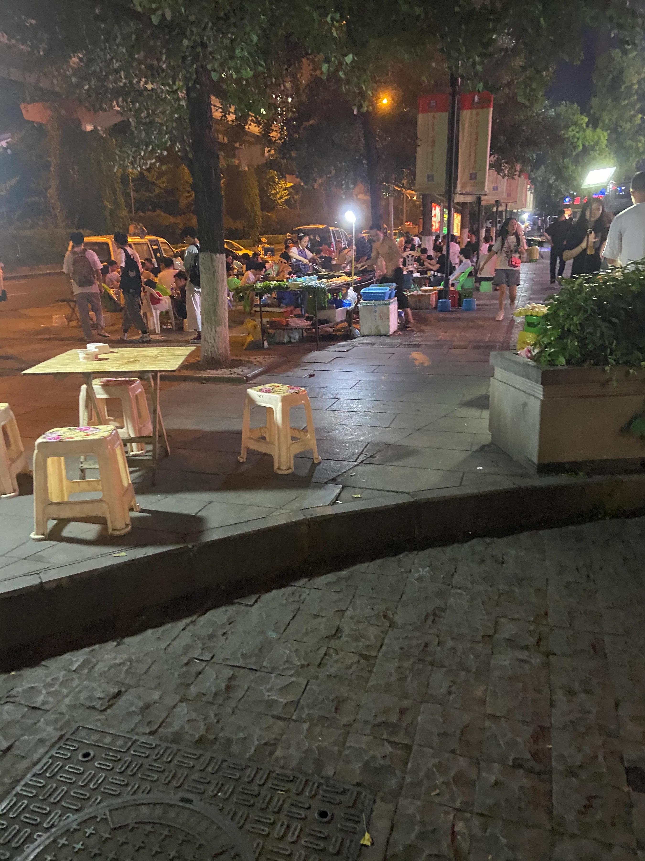 路边摆摊卖烧烤一天能赚多少钱,摆摊卖烧烤三个月盈利62万