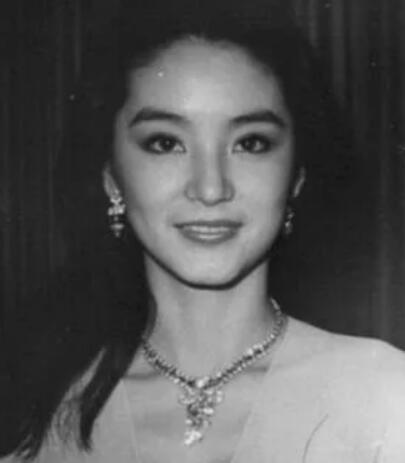 人中长颧骨高适合什么发型,人中长太阳穴凹陷