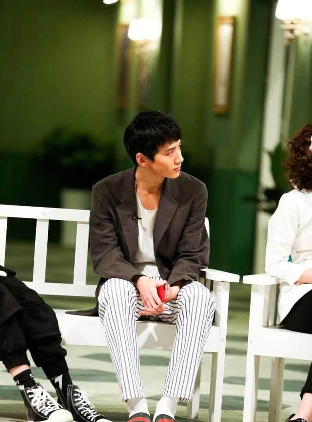 “正太面孔+举铁身材”，脸与身材极不符合，白敬亭邓伦上榜