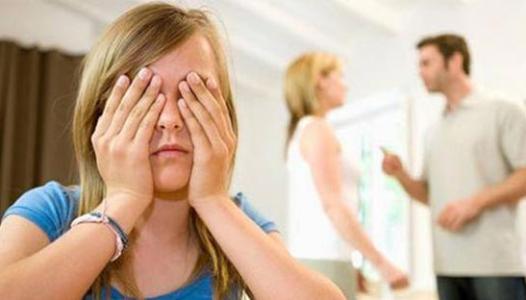 亲子之间吵架孩子怎么办,教育孩子的夫妻吵架怎么解决