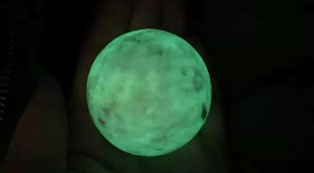 戴夜明珠鉴宝视频,大姐带块石头鉴宝说是夜明珠