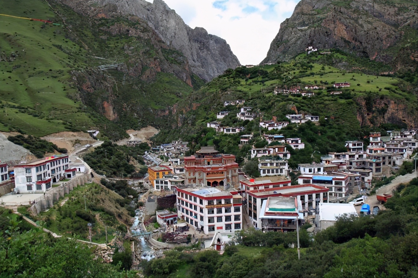 *藏西**客流较少的世界级温泉，可缓解多种疾病，舒适又人少