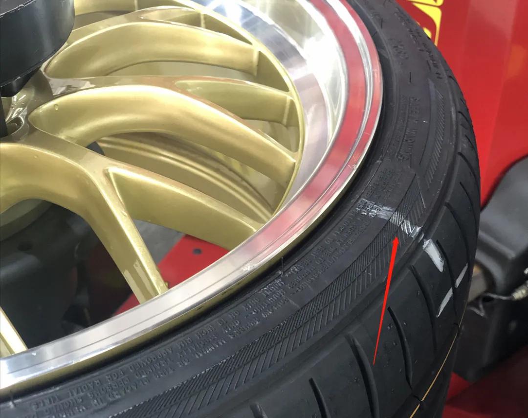 前轮换了新胎抖动是怎么回事,刚换的新轮胎为什么会瘪