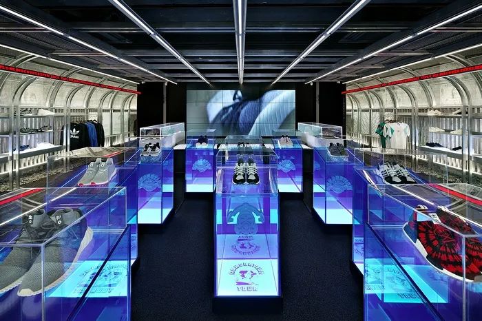 阿迪达斯首尔限定,首尔阿迪达斯店