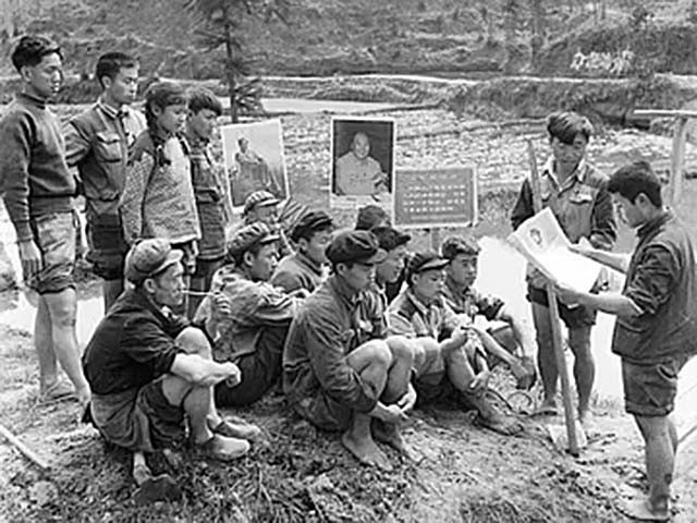 重庆29岁小伙娶53岁老妻,19岁女知青下乡嫁给农村小伙子