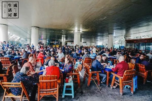 成都同根生,成都北门对比南门