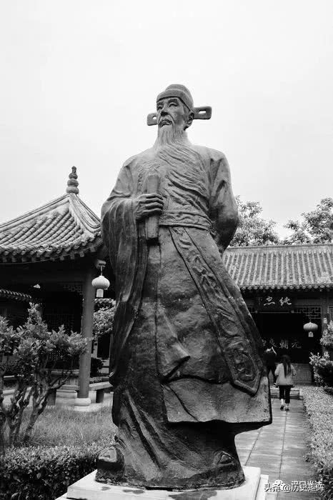 比较近代史:1582年,张居正驾鹤西去,利玛窦泛舟东来