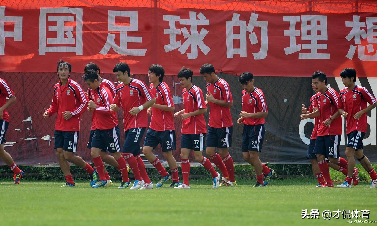 不负泱泱华夏盛世,卷起裤腿使劲踢,期待国足挺进2022年世界杯